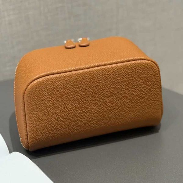 Designer first-layer Simple cowhide and makeup bag genuine leather practical wAsh bag travel portable large-capacity storage J260608