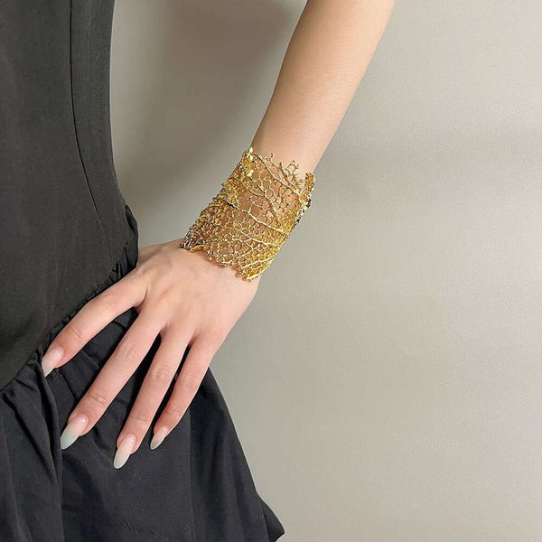 2026 New Coral Shape Bracelet, Women's Textured Hollow Cuff Bangle For Daily Party Bohemian Summer Jewelry