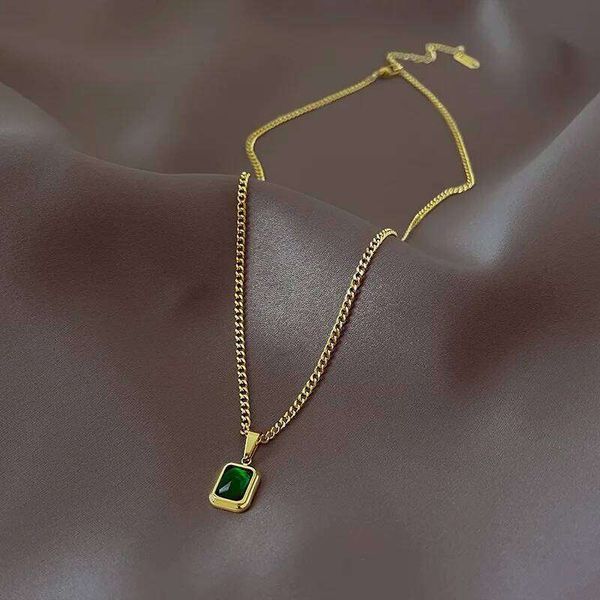 French Retro Green Crystal Pendant Necklace Simple Gold Tone Chain Trendy Fashion Accessories for Women Perfect Gift