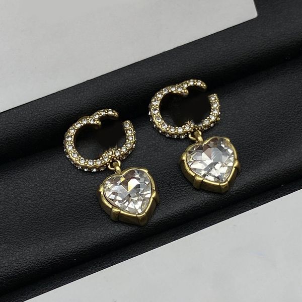 Luxury DesignerLetters Stud Earrings 18K Gold Plated Heart Women Crystal Rhinestone Earring Wedding Party Jewerlry
Luxury DesignerLetters Stud Earrings 18K Gold Plated Heart Women Crystal Rhinestone Earring Wedding Party Jewerlry
