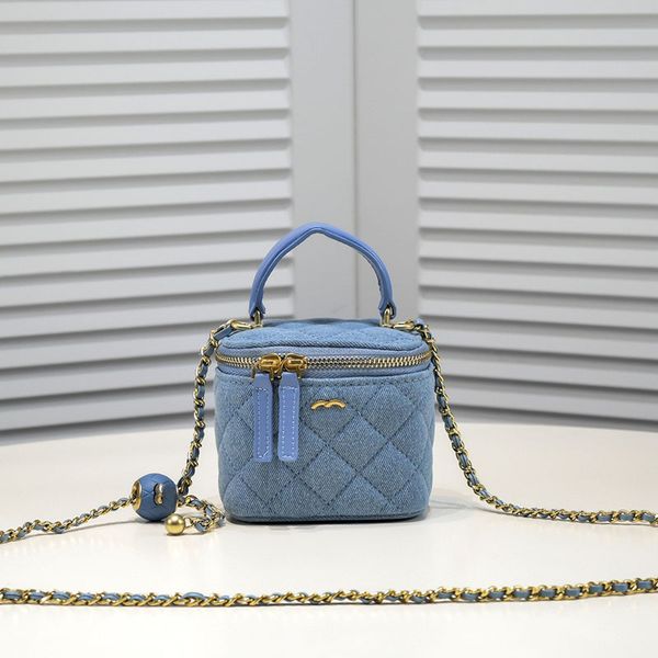 Designer Womens Makeup Bag Classic Tannin Box Bag Diamond Checked Gold Hardware Metal Clasp Luxury Tote Matillas Chain Crossbody Bag Can Be Pressed By Small Gold Ball, Sky blue
Designer Womens Makeup Bag Classic Tannin Box Bag Diamond Checked Gold Hardware Metal Clasp Luxury Tote Matillas Chain Crossbody Bag Can Be Pressed By Small Gold Ball, Sky blue