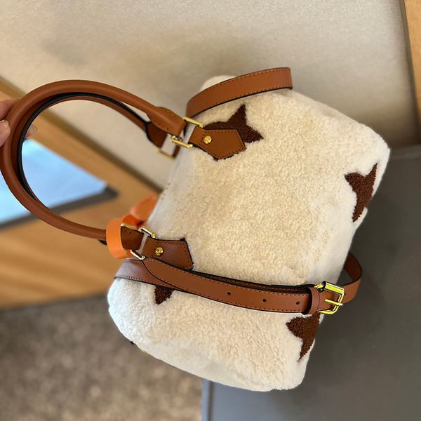 Handbag Top Designer Ladies 25cm Shoulder Bag Plush Luxury Brand Printed Handbag Cross-Body Bag, Beige
Handbag Top Designer Ladies 25cm Shoulder Bag Plush Luxury Brand Printed Handbag Cross-Body Bag, Beige