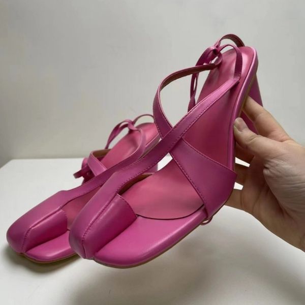 2024 High quality merchants Cross Tie hot Round Thick Heel Runway Sandals - Summer Clip Toe Shoes f24