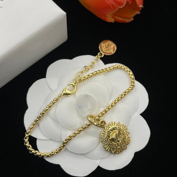 Bracelets designer bracelet for women Elegant Chain Design 18K gold Plated designer bangle Jewelry bracelet Gift
Bracelets designer bracelet for women Elegant Chain Design 18K gold Plated designer bangle Jewelry bracelet Gift