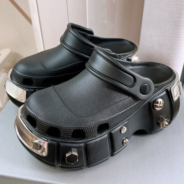 New fashionable slippers, luxury designer sandals, rubber letter beach shoes, outdoor anti slip shoes, thick soled metal buckle slippers, women's sandals, retro shoes, 2-2
New fashionable slippers, luxury designer sandals, rubber letter beach shoes, outdoor anti slip shoes, thick soled metal buckle slippers, women's sandals, retro shoes, 2-2