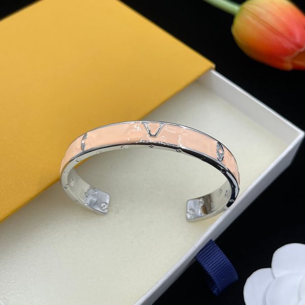 Classic Silver Plated Bracelet Brand Designer Letter Bracelet Designer Girls Casual Luxury Bracelet with Box Party Wedding
Classic Silver Plated Bracelet Brand Designer Letter Bracelet Designer Girls Casual Luxury Bracelet with Box Party Wedding