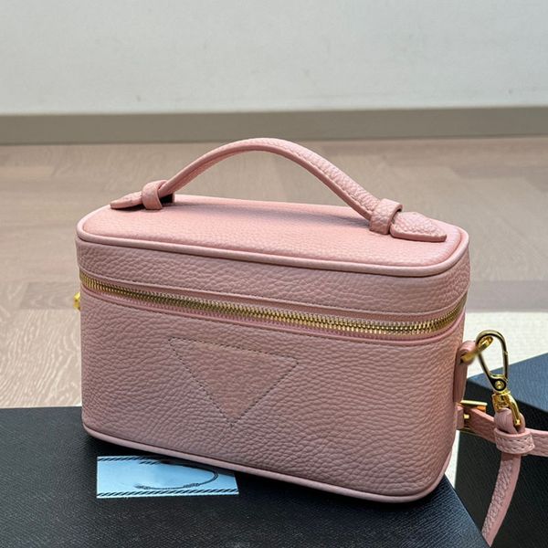 Designer bag quality leather Cosmetic bag Crossbody Bag Shoulder Bag Handle Chain Crossbody Bag saddle bag luxurys Handbagsl Zipper Messenger Bag Fortune Bag 19m, Pink
Designer bag quality leather Cosmetic bag Crossbody Bag Shoulder Bag Handle Chain Crossbody Bag saddle bag luxurys Handbagsl Zipper Messenger Bag Fortune Bag 19m, Pink