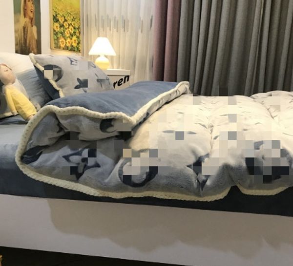 Duvet Cover Carved light coral four-piece set double-sided winter thickened warm flannel milk fleece, Navy
Duvet Cover Carved light coral four-piece set double-sided winter thickened warm flannel milk fleece, Navy