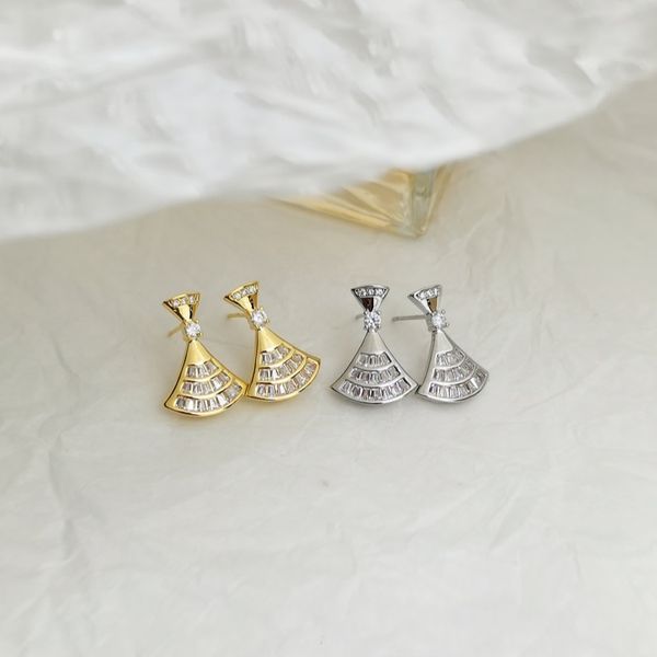 Earring Scalloped Diamond Stud Earrings Micro Zirconium French Temperament Commuter Earrings
Earring Scalloped Diamond Stud Earrings Micro Zirconium French Temperament Commuter Earrings