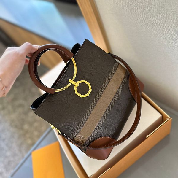 Fashion Womens Shoulder Bag Designer Womens Luxury Metal Handle Handbag Womens Large Capacity Daily Shopping Bag Wallet 26x22cm, Deep brown
Fashion Womens Shoulder Bag Designer Womens Luxury Metal Handle Handbag Womens Large Capacity Daily Shopping Bag Wallet 26x22cm, Deep brown