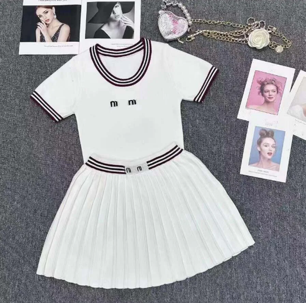 Knitted Women T-shirt Tops With Skirts Set Luxury Designer Letters Contrast Color Tees Pleated Skirt Outfit Elegant Casual Daily Woman Knits Dress Clothes Sets