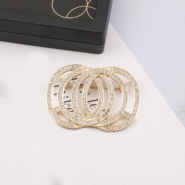 Famous Designer Letter Gold Silver Luxury Flower Pins Brooches Women Hollow Rhinestone Brooch Suit Pin Fashion Sweater Jewellery Accessories