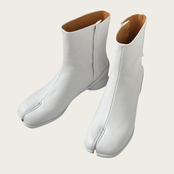 Women boots designer boots Ankle boots Short Leather Boots Women Platform Low heels Designer shoes ladies Luxury boots casual boots Fashion boots Slip-On boots, Color1
Women boots designer boots Ankle boots Short Leather Boots Women Platform Low heels Designer shoes ladies Luxury boots casual boots Fashion boots Slip-On boots, Color1
