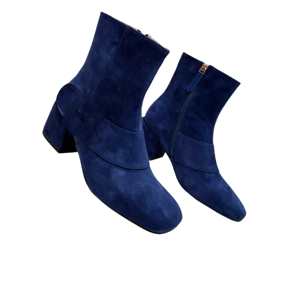 Women boots designer boots Short Leather Boots Women Platform shoes Designer shoes ladies Luxury boots casual ankle Boots Fashion Boots Kitten Heel boots, Color1
Women boots designer boots Short Leather Boots Women Platform shoes Designer shoes ladies Luxury boots casual ankle Boots Fashion Boots Kitten Heel boots, Color1