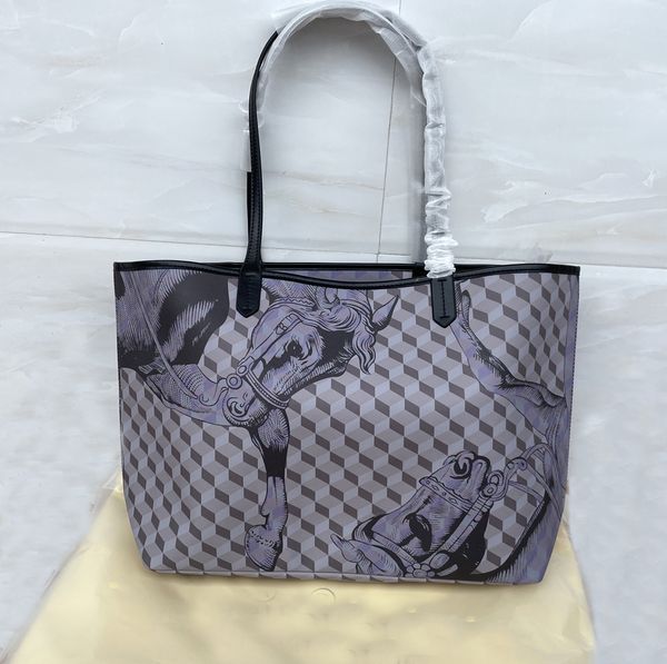 Women Shopping Loup…