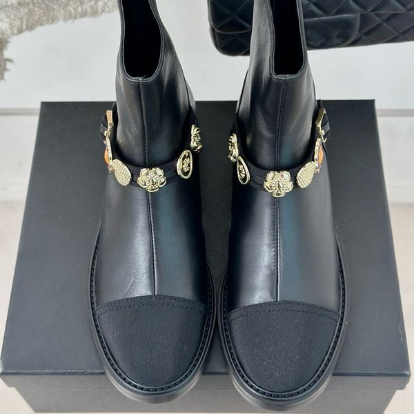 Designer boots ankle Boots women boots casual boots short boots Classic boots Flat low heel boots slip on ladies boots Luxury boots fashion shoes women shoes, Color2
Designer boots ankle Boots women boots casual boots short boots Classic boots Flat low heel boots slip on ladies boots Luxury boots fashion shoes women shoes, Color2