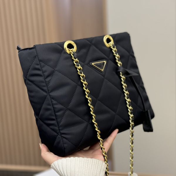 Designer Bag Women Classic Triangle Shoulder Bag Fashion Letter Handbags Internal Interval Crossbody Bags 26x21cm, P1-26x21cm
Designer Bag Women Classic Triangle Shoulder Bag Fashion Letter Handbags Internal Interval Crossbody Bags 26x21cm, P1-26x21cm