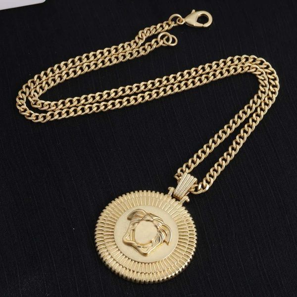 Luxury Fashion Designer Necklaces for Men and Women Portrait Pendant Necklaces Classic Fashion High Grade Necklaces Multiple Styles Gold Necklaces Gift Set 
Luxury Fashion Designer Necklaces for Men and Women Portrait Pendant Necklaces Classic Fashion High Grade Necklaces Multiple Styles Gold Necklaces Gift Set