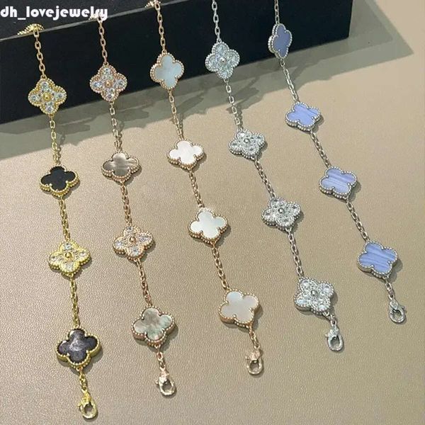 Classic 4/four Leaf Clover Designer Bracelet White Red Blue Agate Shell Mother-of-pearl Charm Bracelets 18K Gold Plated Luxury Wedding Woman
Classic 4/four Leaf Clover Designer Bracelet White Red Blue Agate Shell Mother-of-pearl Charm Bracelets 18K Gold Plated Luxury Wedding Woman