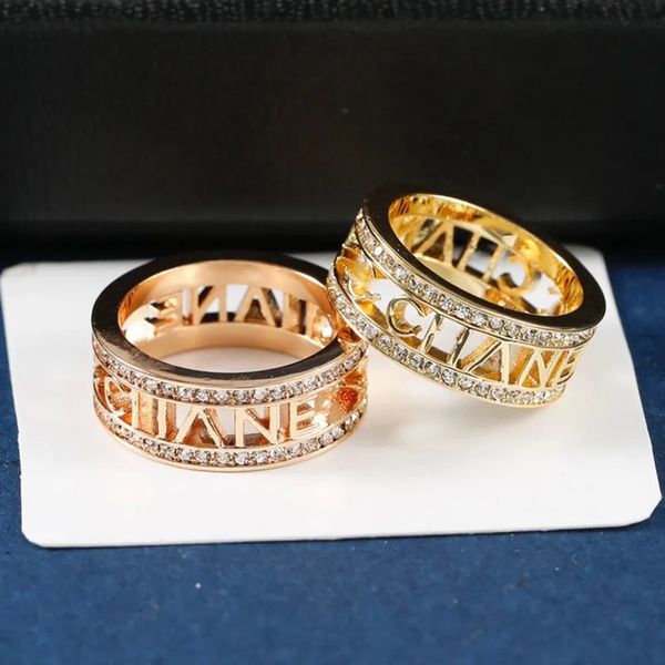 Luxury Fashion Designer Rings Letter Hollow Diamond Rings Exquisite Trend Classic Ladies Rings High-end Ladies Jewelry Designer Rings For Women With Boxes
Luxury Fashion Designer Rings Letter Hollow Diamond Rings Exquisite Trend Classic Ladies Rings High-end Ladies Jewelry Designer Rings For Women With Boxes