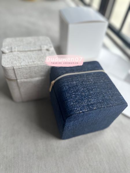 New 2024 13x13x13cm Glitter Storage Jewelry Letter Classical Case Beaute_vip Organizer Including Gift Box 2C Boutique Collection
New 2024 13x13x13cm Glitter Storage Jewelry Letter Classical Case Beaute_vip Organizer Including Gift Box 2C Boutique Collection