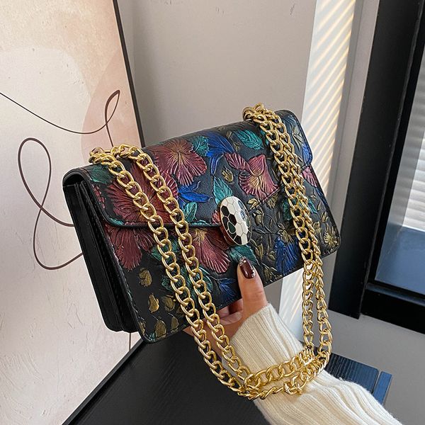 Factory wholesale women shoulder bags 4 elegant retro printed handbag street trend snake chain bag daily Joker embossed leather backpack 8469#
Factory wholesale women shoulder bags 4 elegant retro printed handbag street trend snake chain bag daily Joker embossed leather backpack 8469#