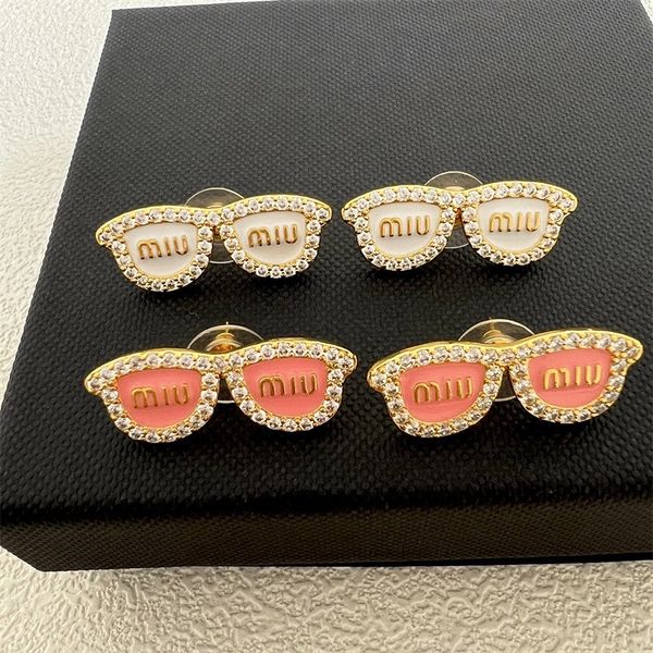 Designer earrings new cute sweet glasses earrings women's earrings luxury fashion designer earrings exquisite hundred sense of high-grade jewelry
Designer earrings new cute sweet glasses earrings women's earrings luxury fashion designer earrings exquisite hundred sense of high-grade jewelry
