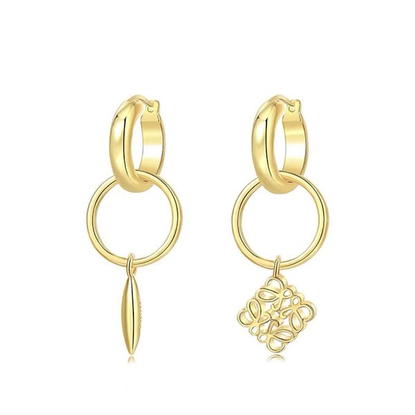 Luxury fashion designer earrings for women personalized hollow small square asymmetric earrings exquisite simple senior ladies earrings
Luxury fashion designer earrings for women personalized hollow small square asymmetric earrings exquisite simple senior ladies earrings