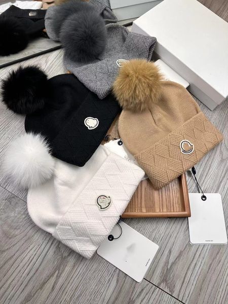 Classic Leather Label Women's Woolen Hat Luxury Fashion Designer Knit Hat Real Fox Hairball Soft and Shiny Fashionable Versatile Designer Hat, Grey
Classic Leather Label Women's Woolen Hat Luxury Fashion Designer Knit Hat Real Fox Hairball Soft and Shiny Fashionable Versatile Designer Hat, Grey