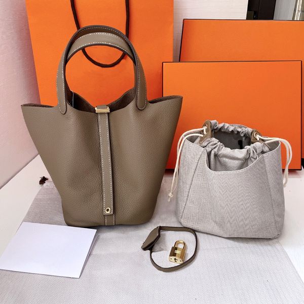 Luxury tote bag designer bag Simple lightweight wear-resistant bag Handmade leather vegetable basket Classic leather lychee designer bag, #5
Luxury tote bag designer bag Simple lightweight wear-resistant bag Handmade leather vegetable basket Classic leather lychee designer bag, #5