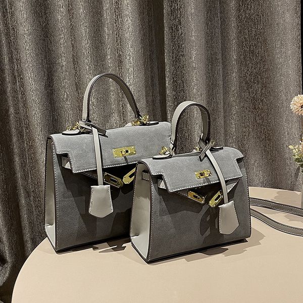 Factory outlet womens shoulder bag 5 colors winter fashion velvet handbag simple and versatile solid color leather backpack trend retro tassel handbag, Cream
Factory outlet womens shoulder bag 5 colors winter fashion velvet handbag simple and versatile solid color leather backpack trend retro tassel handbag, Cream