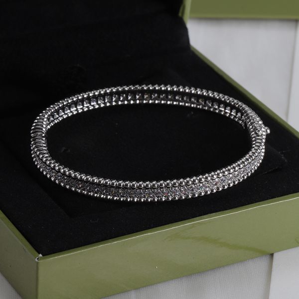 Clover Bracelet Full Diamond Bracelet Designer for Women Jewelry Couple Style for Women Wedding Accessories Trend Fashion Good
Clover Bracelet Full Diamond Bracelet Designer for Women Jewelry Couple Style for Women Wedding Accessories Trend Fashion Good