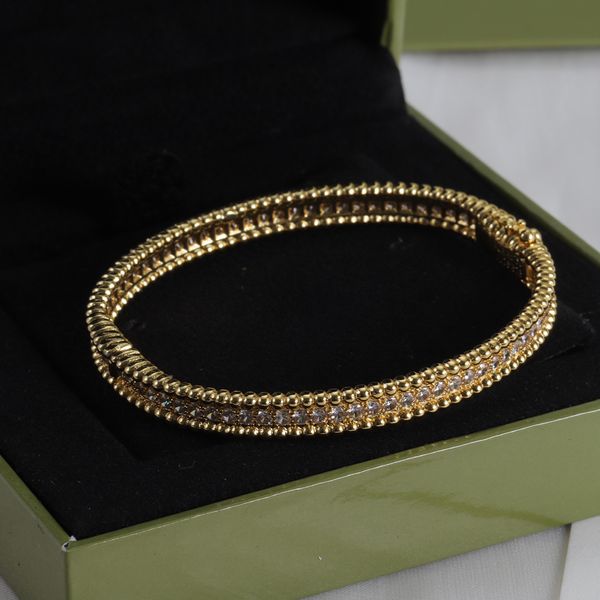 Clover Bracelet Full Diamond Bracelet Designer for Women Jewelry Couple Style for Women Wedding Accessories Trend Fashion
Clover Bracelet Full Diamond Bracelet Designer for Women Jewelry Couple Style for Women Wedding Accessories Trend Fashion