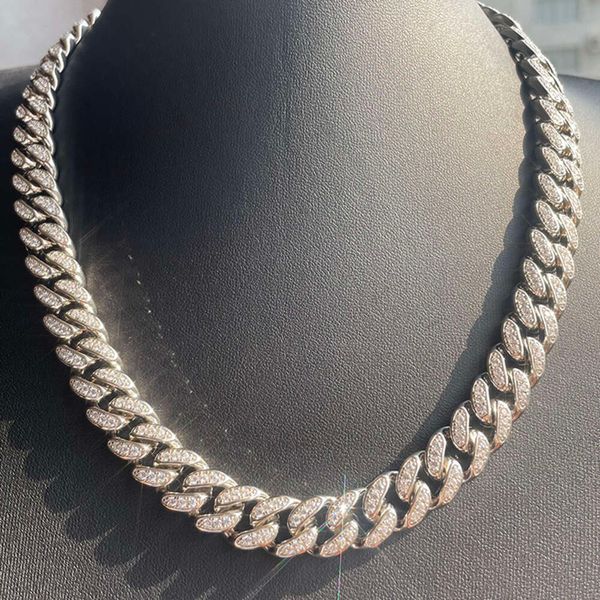 Simple Style Iced Out Moissanite/ CZ Diamond Cuban Chain Single Rows 10Mm Wide Sier Hip Hop Chain Cuban Necklace
Simple Style Iced Out Moissanite/ CZ Diamond Cuban Chain Single Rows 10Mm Wide Sier Hip Hop Chain Cuban Necklace