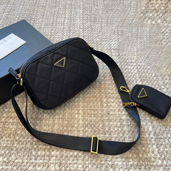 Ladies Designer Bag Fashion Letter Shoulder Bag Large Capacity Solid Color Classic Crossbody Bags Internal Interval Camera Bags 23x15cm, P1-23x15cm
Ladies Designer Bag Fashion Letter Shoulder Bag Large Capacity Solid Color Classic Crossbody Bags Internal Interval Camera Bags 23x15cm, P1-23x15cm