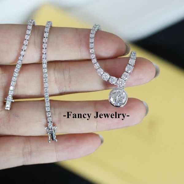 Pure White Gold 8Mm Round Moissnaite Pendant Woman 2Mm Moissanite Tennis Necklace Chain 40Cm
Pure White Gold 8Mm Round Moissnaite Pendant Woman 2Mm Moissanite Tennis Necklace Chain 40Cm