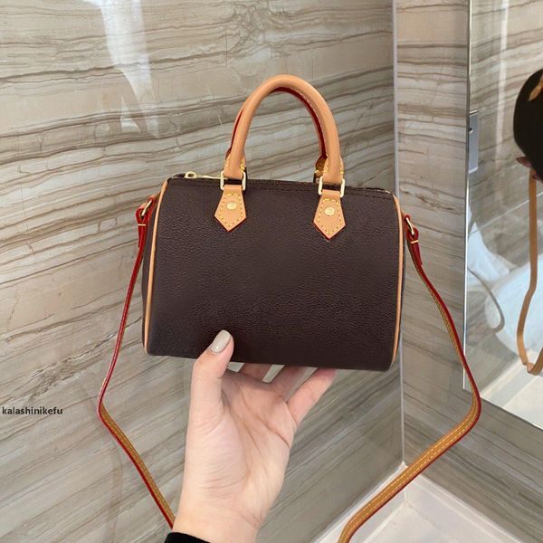 6A Luxurys Designer Bag Boston Pillow Shoulder Handbags BANDOULIIERE Inclined Bag fashion Womens Handbag Mini Crossbody Clutch Bags ladies w, Size 16cm
6A Luxurys Designer Bag Boston Pillow Shoulder Handbags BANDOULIIERE Inclined Bag fashion Womens Handbag Mini Crossbody Clutch Bags ladies w, Size 16cm