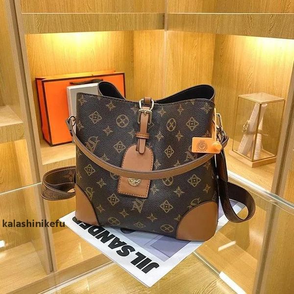6A NEONOE MM Designer bags shoulder Crossbody bag Brown flower Luxurys handbags women purses designer woman handbag bucket bags totes drawst, Black flowers
6A NEONOE MM Designer bags shoulder Crossbody bag Brown flower Luxurys handbags women purses designer woman handbag bucket bags totes drawst, Black flowers