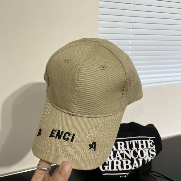 Luxury fashion designer baseball cap letters LOGO solid colour ball cap men and women universal four seasons out essential hat
Luxury fashion designer baseball cap letters LOGO solid colour ball cap men and women universal four seasons out essential hat