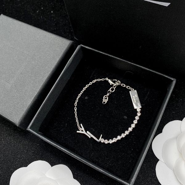 Women Designer Gold Letter Bracelet Designer for Women Trendy Elegant String of Beads Party Charm Jewelry Gift Wholesale
Women Designer Gold Letter Bracelet Designer for Women Trendy Elegant String of Beads Party Charm Jewelry Gift Wholesale