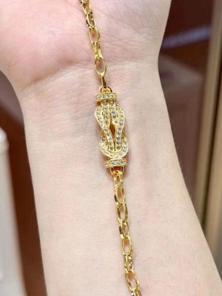 Exquisite Luxury Fashion Horseshoe Rope Knot 8 Clasp Chain Bracelet Men's Women's Designer Bracelet Gold-Plated and Diamond Couple's Bracelet Free Shipping
Exquisite Luxury Fashion Horseshoe Rope Knot 8 Clasp Chain Bracelet Men's Women's Designer Bracelet Gold-Plated and Diamond Couple's Bracelet Free Shipping