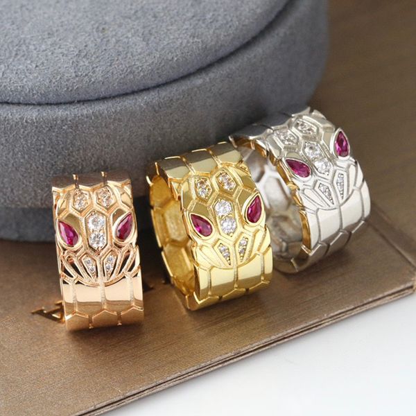 Women Designer Designer Snake Ring Sliver Trend Fashion Classic Jewelry Couple Styles Anniversary Gift Wedding Lovers Gifts with Diamonds Good s
Women Designer Designer Snake Ring Sliver Trend Fashion Classic Jewelry Couple Styles Anniversary Gift Wedding Lovers Gifts with Diamonds Good s