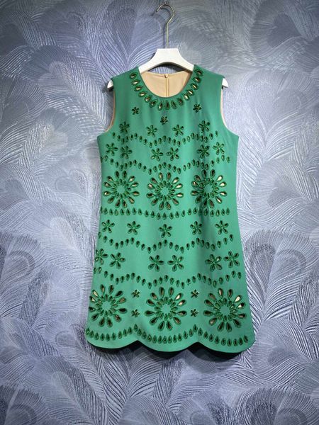 2024 Casual Short Dresses European Designer Fashion Spring New Round Neck Hollow Beaded Tank Top Dress, Green
2024 Casual Short Dresses European Designer Fashion Spring New Round Neck Hollow Beaded Tank Top Dress, Green