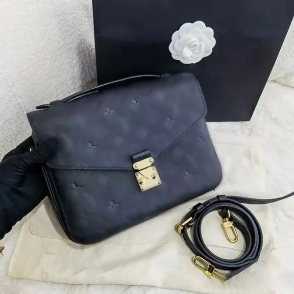 M44875 Top handle pochette bags Womens Designer embossed handbag clutch with shoulder strap Luxury mens purse Genuine leather crossbody tote, Blue embossed
M44875 Top handle pochette bags Womens Designer embossed handbag clutch with shoulder strap Luxury mens purse Genuine leather crossbody tote, Blue embossed