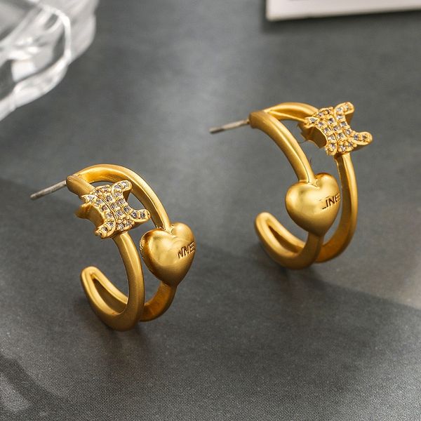 French retro matte C-shaped love earrings ladies luxury fashion designer earrings exquisite senior woman earrings
French retro matte C-shaped love earrings ladies luxury fashion designer earrings exquisite senior woman earrings