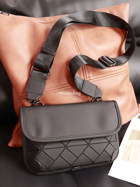 New high-quality internet celebrity trendy tiger head bag versatile diamond grid men's small shoulder bag men's bag shoulder bag outdoor back shoulder bag, Black
New high-quality internet celebrity trendy tiger head bag versatile diamond grid men's small shoulder bag men's bag shoulder bag outdoor back shoulder bag, Black