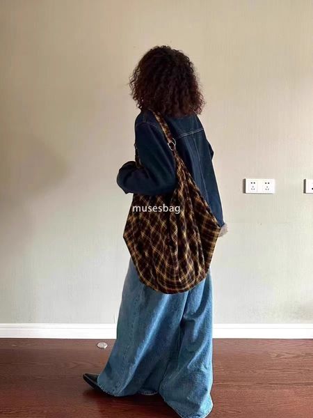 New retro tote bag large capacity commuter crossbody bag simple and versatile canvas bag backpack one bag three uses, Yellow
New retro tote bag large capacity commuter crossbody bag simple and versatile canvas bag backpack one bag three uses, Yellow