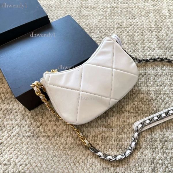 Designer High-end fashion trend Diamond check hippie underarm bag Classic shoulder bag Casual handbag crossbody bag, White
Designer High-end fashion trend Diamond check hippie underarm bag Classic shoulder bag Casual handbag crossbody bag, White