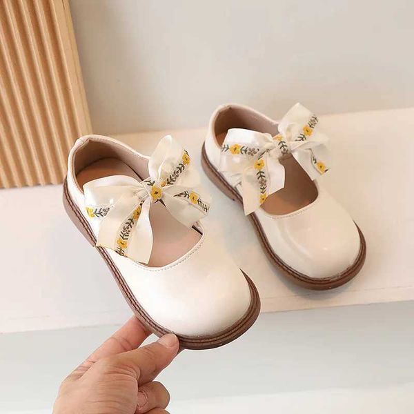 First Walkers Vintage Kids Shoes Baby Girls Shoes Leather Casual Shoes Mary Janes Toddler Girls First Step Children Footwear Autumn Bow-knot H240805, Beige
First Walkers Vintage Kids Shoes Baby Girls Shoes Leather Casual Shoes Mary Janes Toddler Girls First Step Children Footwear Autumn Bow-knot H240805, Beige