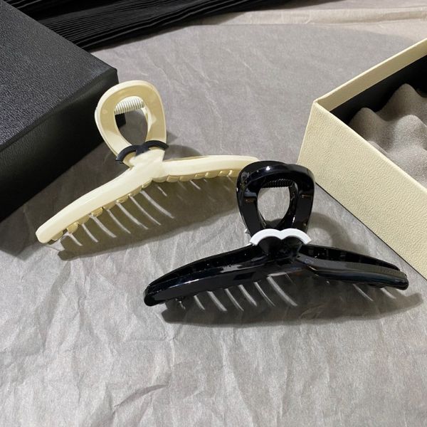 Hair Clips Barrettes Luxury Barrettes Designer Womens Girls Letter Hairpin Brand Classic Hairclips Fashion Shark Hairpin Hair Clips
Hair Clips Barrettes Luxury Barrettes Designer Womens Girls Letter Hairpin Brand Classic Hairclips Fashion Shark Hairpin Hair Clips